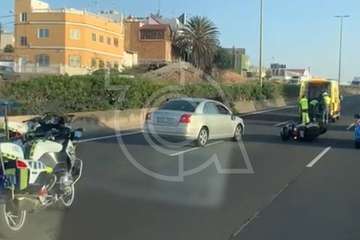 Un motorista, herido en una colisión con un vehículo en la GC-1, a la altura de Marpequeña (Telde)/TA.